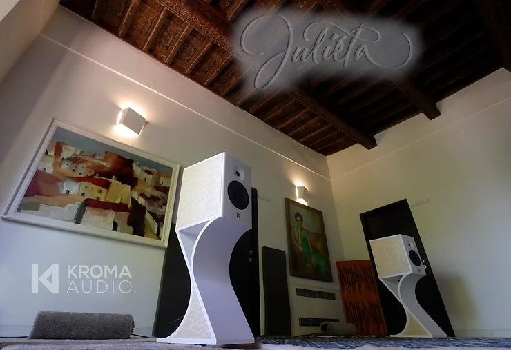 6 Moons Audio Review - Kroma Julieta in Granada